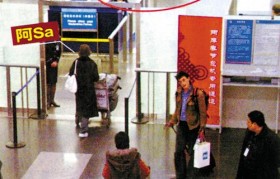 偷拍:阿sa全家赴美与郑中基一家团聚,现已经谈婚论嫁!(转载)