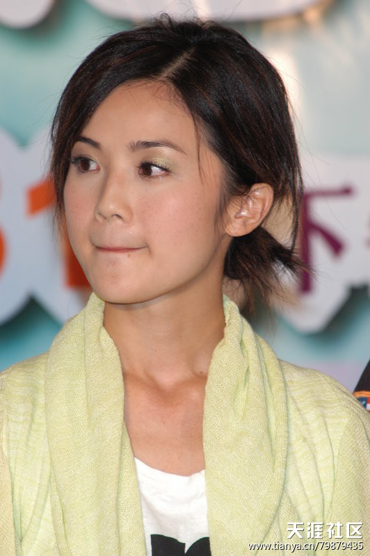 港台当红女星 阿sa 带病抵京“跳水” 全程口罩防禽流感(转载)